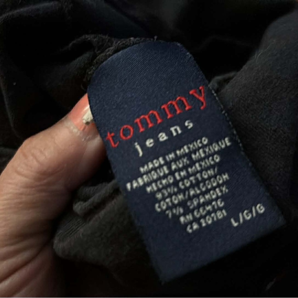 Tommy Hilfiger women’s Black Turtleneck Sweater - Picture 3 of 3